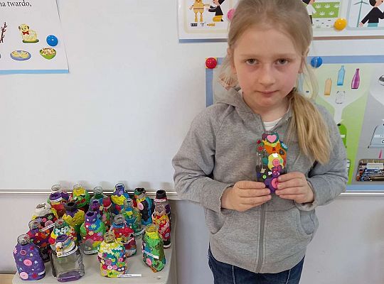 Gr. IV "Wazon z butelki" - nadajemy śmieciom nowe życie