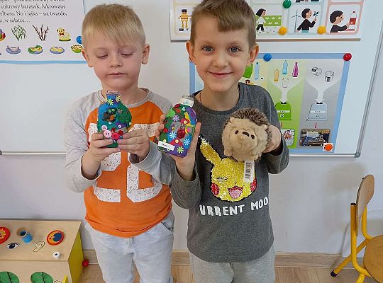 Gr. IV "Wazon z butelki" - nadajemy śmieciom nowe życie