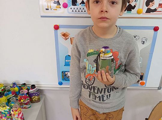 Gr. IV "Wazon z butelki" - nadajemy śmieciom nowe życie