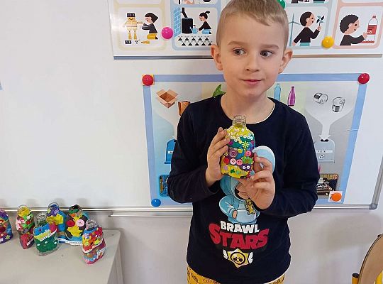 Gr. IV "Wazon z butelki" - nadajemy śmieciom nowe życie