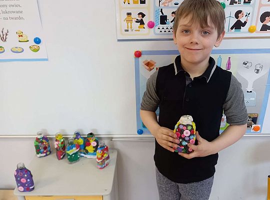 Gr. IV "Wazon z butelki" - nadajemy śmieciom nowe życie