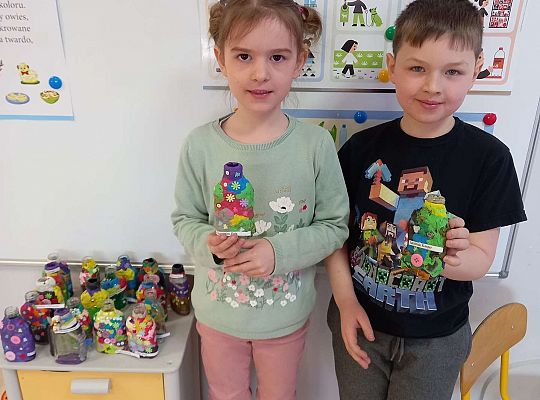 Gr. IV "Wazon z butelki" - nadajemy śmieciom nowe życie