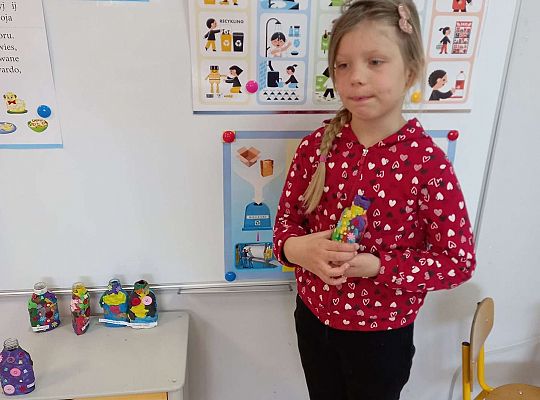 Gr. IV "Wazon z butelki" - nadajemy śmieciom nowe życie