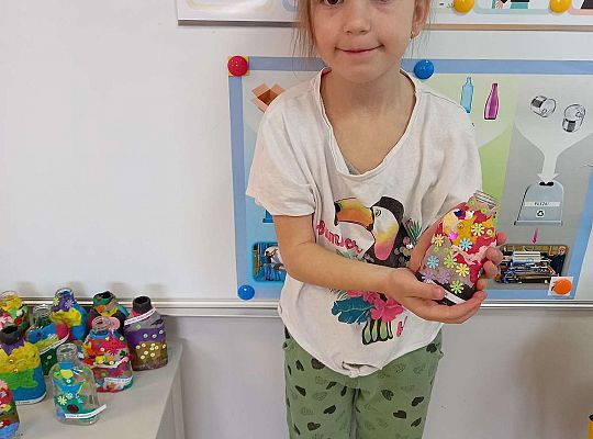 Gr. IV "Wazon z butelki" - nadajemy śmieciom nowe życie