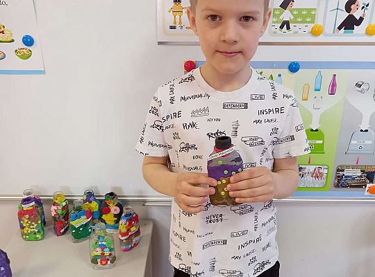 Gr. IV "Wazon z butelki" - nadajemy śmieciom nowe życie