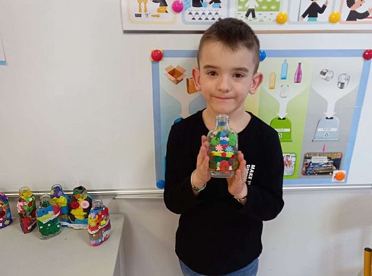 Gr. IV "Wazon z butelki" - nadajemy śmieciom nowe życie