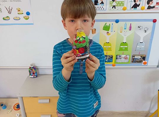 Gr. IV "Wazon z butelki" - nadajemy śmieciom nowe życie