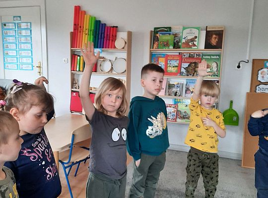 Gr. III "Przyjaciele Zippiego"-Co to jest cmentarz? Żegnaj Zippi