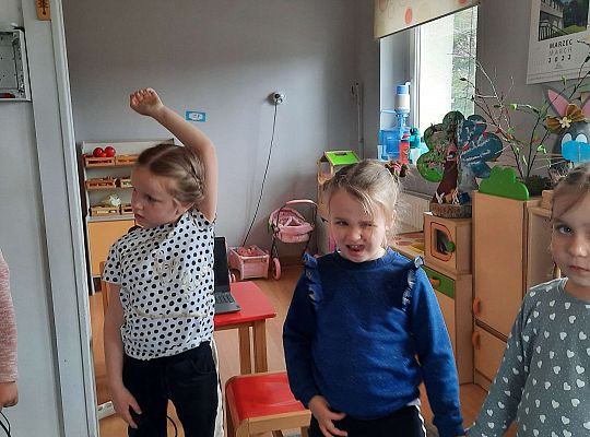 Gr. III "Przyjaciele Zippiego"-Co to jest cmentarz? Żegnaj Zippi