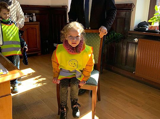 Gr. IV Z wizytą u p. Burmistrza naszego miasta- wielkanocne życzenia