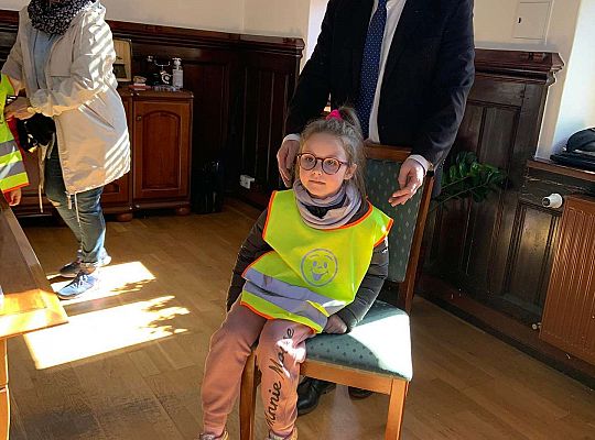 Gr. IV Z wizytą u p. Burmistrza naszego miasta- wielkanocne życzenia