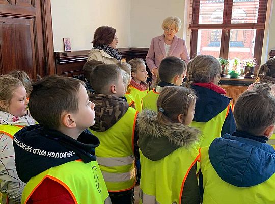 Gr. IV Z wizytą u p. Burmistrza naszego miasta- wielkanocne życzenia