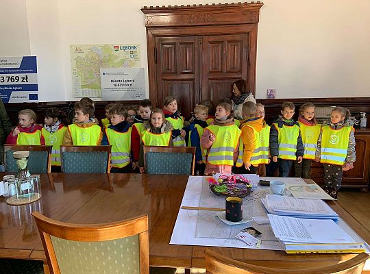 Gr. IV Z wizytą u p. Burmistrza naszego miasta- wielkanocne życzenia