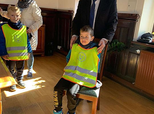 Gr. IV Z wizytą u p. Burmistrza naszego miasta- wielkanocne życzenia