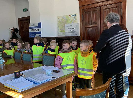 Gr. IV Z wizytą u p. Burmistrza naszego miasta- wielkanocne życzenia