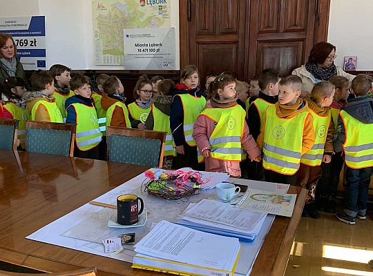 Gr. IV Z wizytą u p. Burmistrza naszego miasta- wielkanocne życzenia