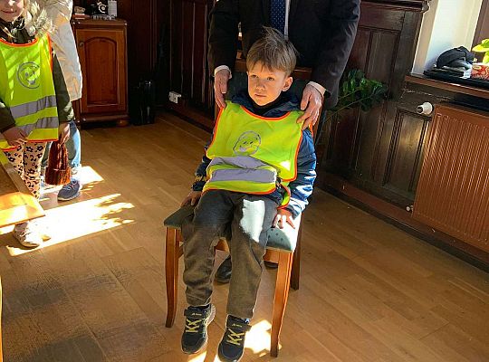 Gr. IV Z wizytą u p. Burmistrza naszego miasta- wielkanocne życzenia