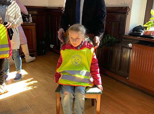 Gr. IV Z wizytą u p. Burmistrza naszego miasta- wielkanocne życzenia