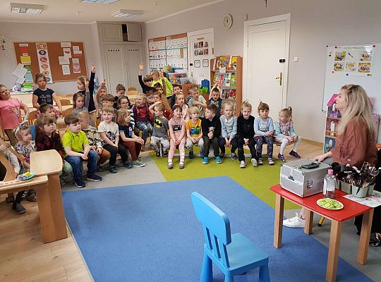 Poznajemy zawody - spotkanie z projektantką i makijażystką