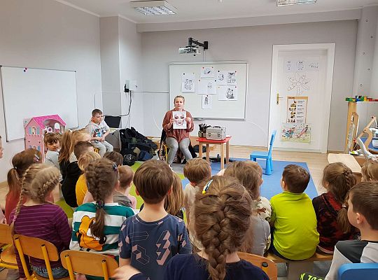 Poznajemy zawody - spotkanie z projektantką i makijażystką