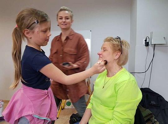 Poznajemy zawody - spotkanie z projektantką i makijażystką