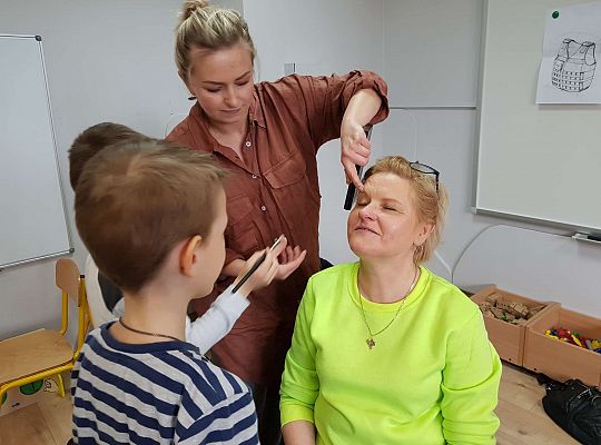 Poznajemy zawody - spotkanie z projektantką i makijażystką