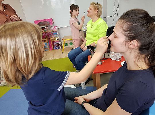 Poznajemy zawody - spotkanie z projektantką i makijażystką