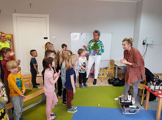 Poznajemy zawody - spotkanie z projektantką i makijażystką