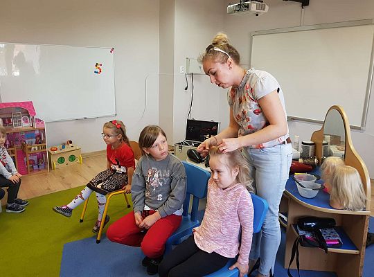 Poznajemy zawody - spotkanie z fryzjerką