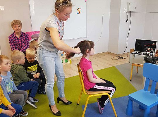 Poznajemy zawody - spotkanie z fryzjerką