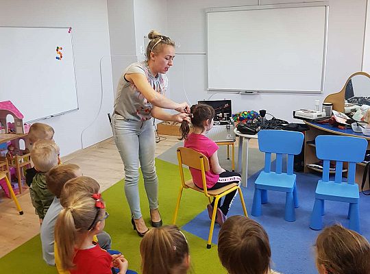 Poznajemy zawody - spotkanie z fryzjerką