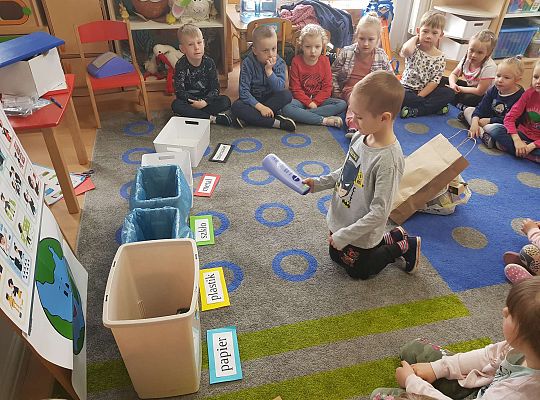 Gr. III Tydzień ekologiczny i udział w akcji "Sprzątanie Świata"