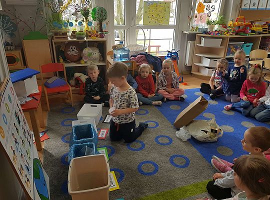 Gr. III Tydzień ekologiczny i udział w akcji "Sprzątanie Świata"