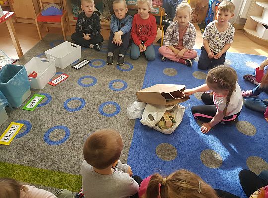 Gr. III Tydzień ekologiczny i udział w akcji "Sprzątanie Świata"