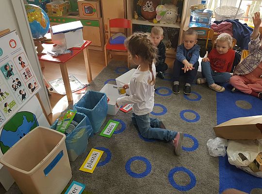 Gr. III Tydzień ekologiczny i udział w akcji "Sprzątanie Świata"