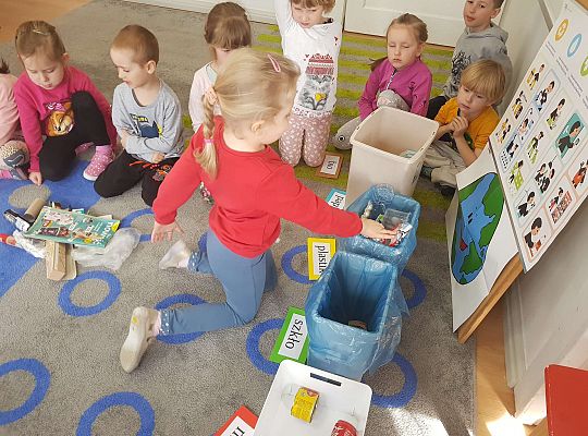 Gr. III Tydzień ekologiczny i udział w akcji "Sprzątanie Świata"