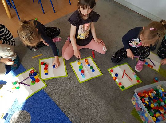 Gr. III Tydzień ekologiczny i udział w akcji "Sprzątanie Świata"