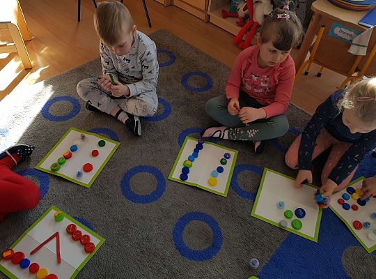 Gr. III Tydzień ekologiczny i udział w akcji "Sprzątanie Świata"