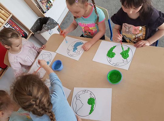 Gr. III Tydzień ekologiczny i udział w akcji "Sprzątanie Świata"