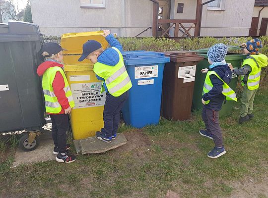 Gr. III Tydzień ekologiczny i udział w akcji "Sprzątanie Świata"