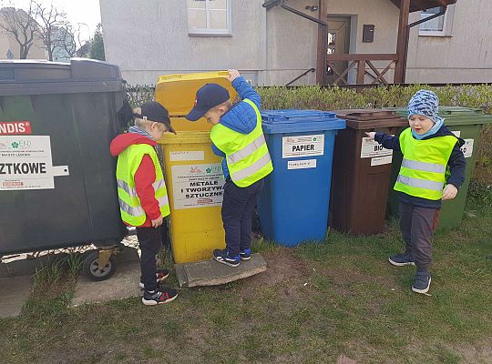 Gr. III Tydzień ekologiczny i udział w akcji "Sprzątanie Świata"