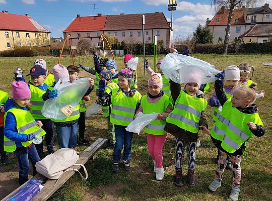 Gr. III Tydzień ekologiczny i udział w akcji "Sprzątanie Świata"