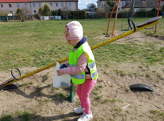 Gr. III Tydzień ekologiczny i udział w akcji "Sprzątanie Świata"