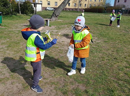 Gr. III Tydzień ekologiczny i udział w akcji "Sprzątanie Świata"