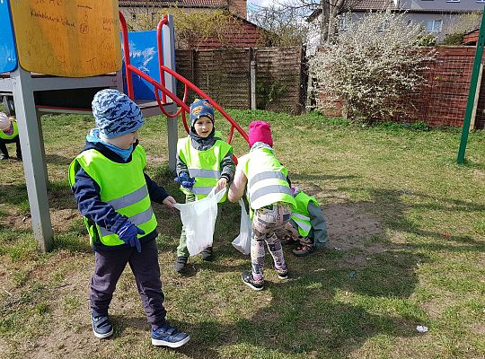 Gr. III Tydzień ekologiczny i udział w akcji "Sprzątanie Świata"