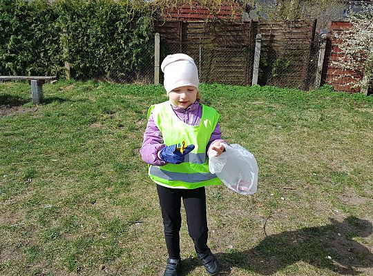 Gr. III Tydzień ekologiczny i udział w akcji "Sprzątanie Świata"