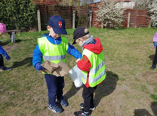 Gr. III Tydzień ekologiczny i udział w akcji "Sprzątanie Świata"