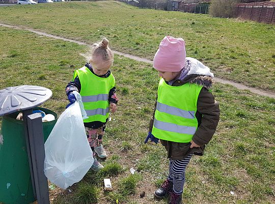 Gr. III Tydzień ekologiczny i udział w akcji "Sprzątanie Świata"