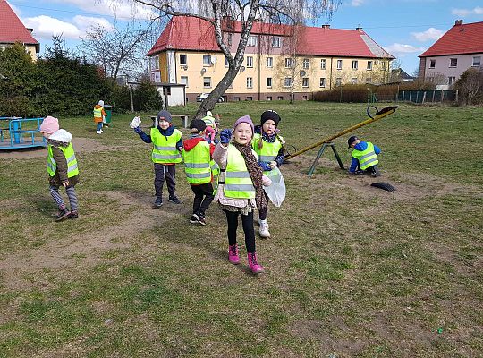 Gr. III Tydzień ekologiczny i udział w akcji "Sprzątanie Świata"