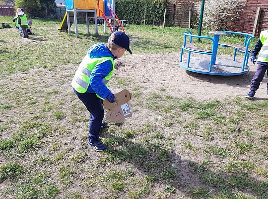 Gr. III Tydzień ekologiczny i udział w akcji "Sprzątanie Świata"